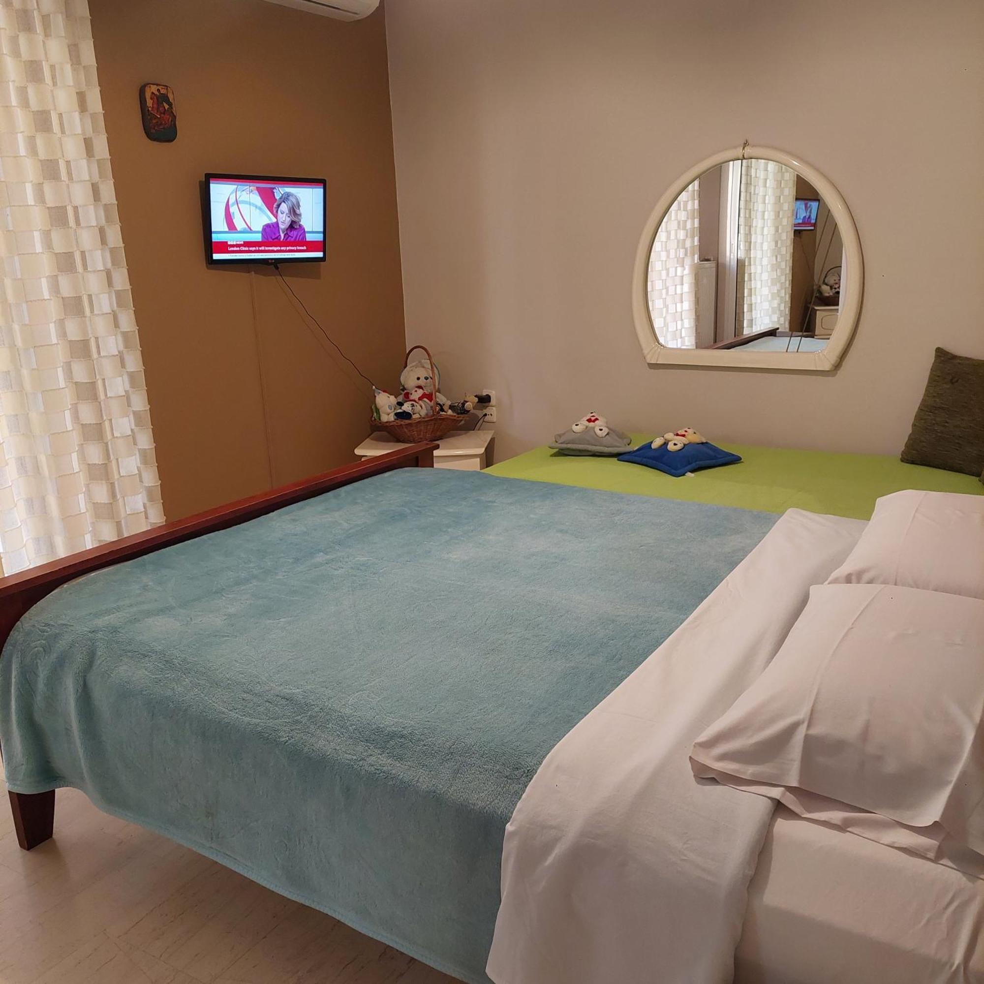 Family Apartment Patras Bagian luar foto