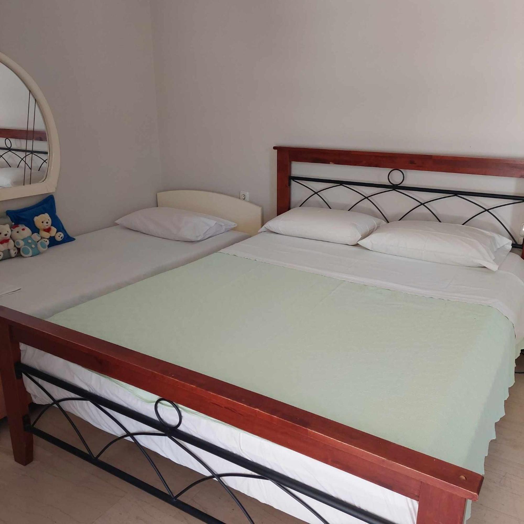 Family Apartment Patras Bagian luar foto