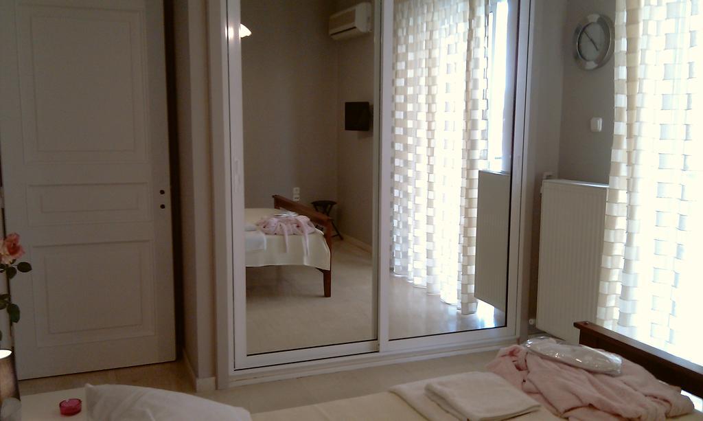 Family Apartment Patras Bagian luar foto